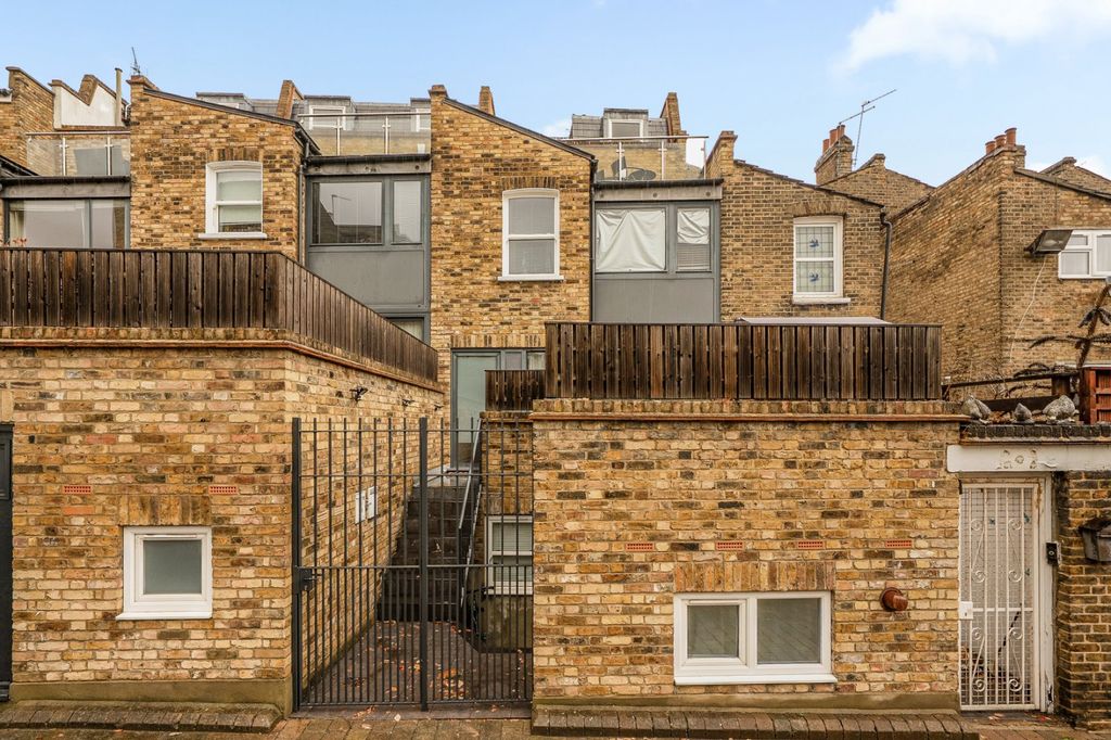 Property photo 2 of 11 External