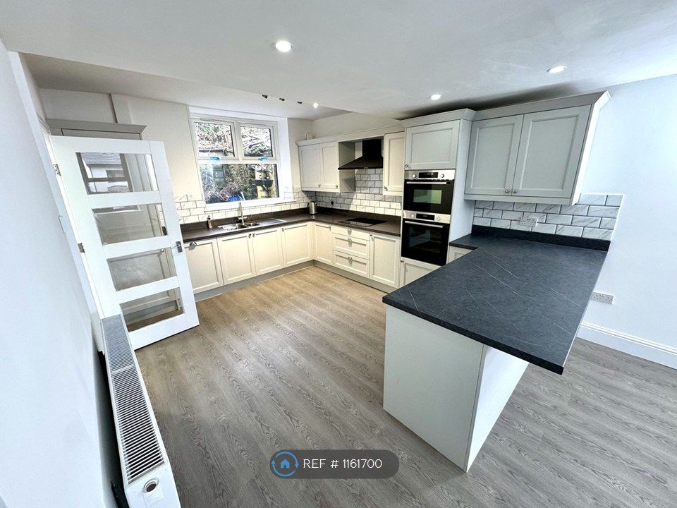 Property photo 2 of 34 Kitchen