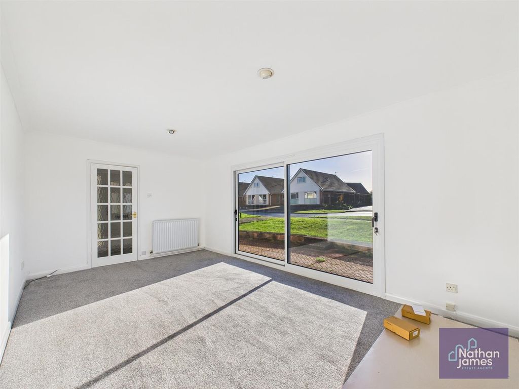 Property photo 2 of 19 Sitting Room