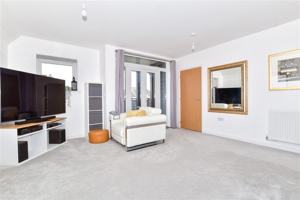 Property photo 3 of 10 Lounge