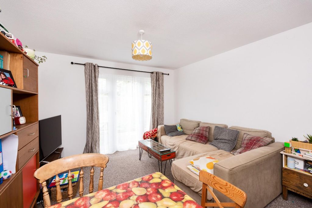 Property photo 3 of 15 19 Fontana Close, Longwell Green, Bristol, Bs30 9Y