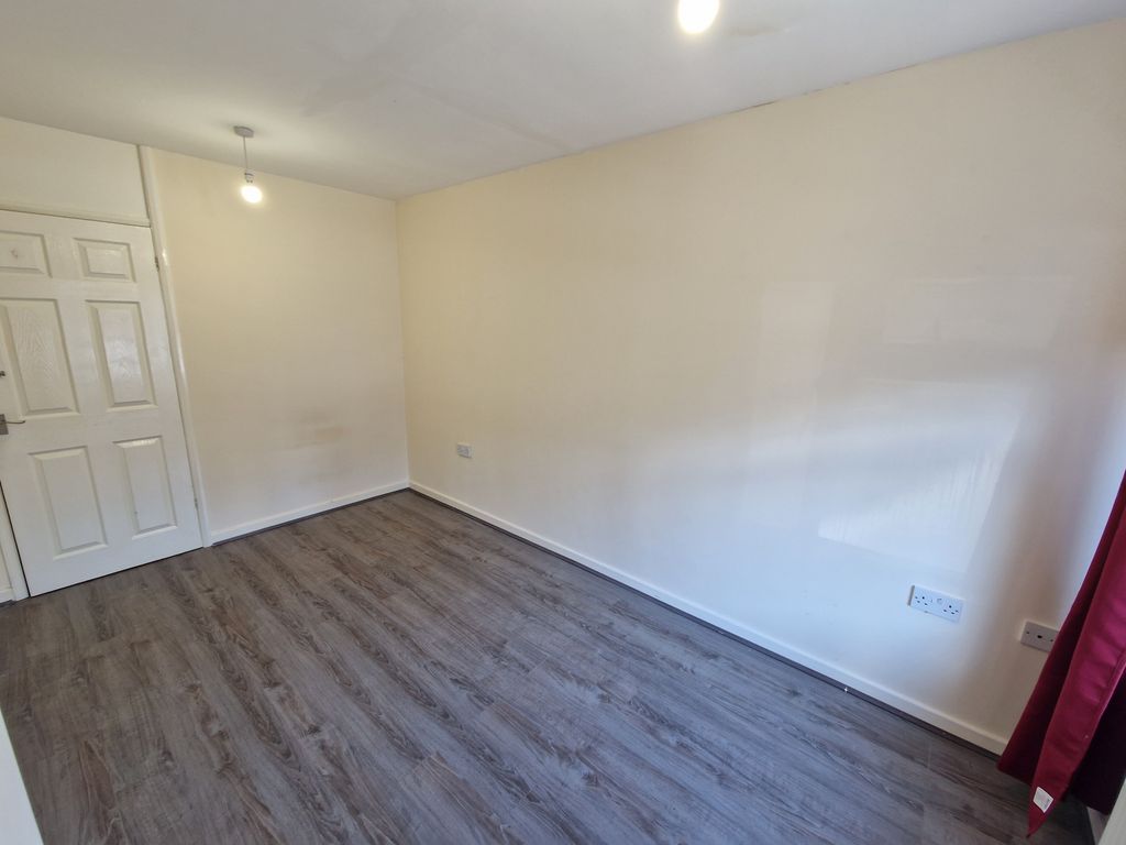 Property photo 3 of 20 Annex