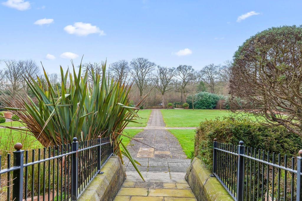 Property photo 2 of 29