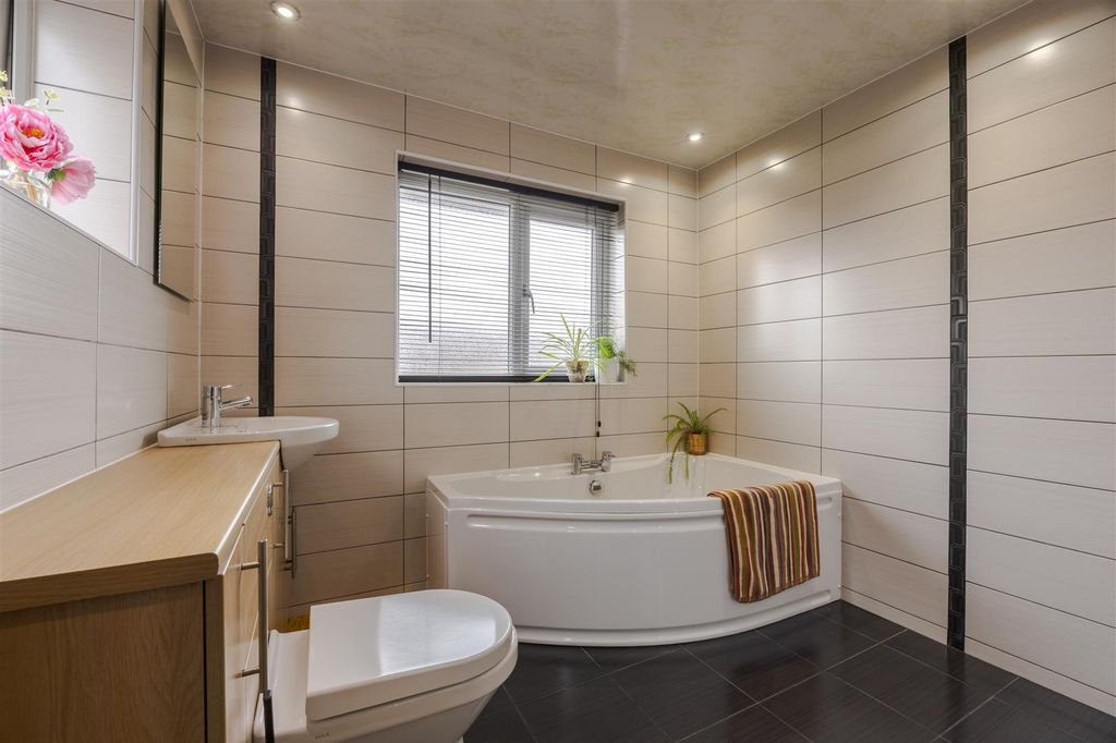 Property photo 3 of 26 Family Bathroom