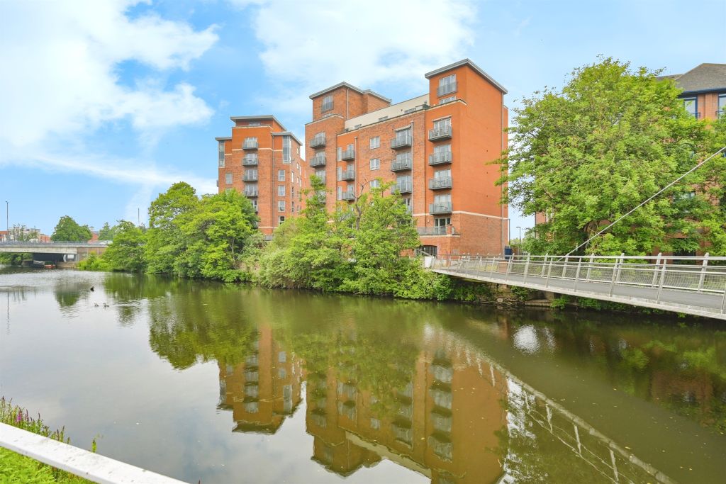 Property photo 1 of 21