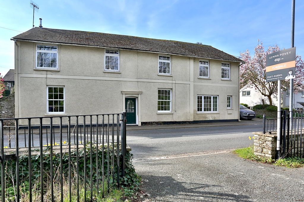 Property photo 1 of 50