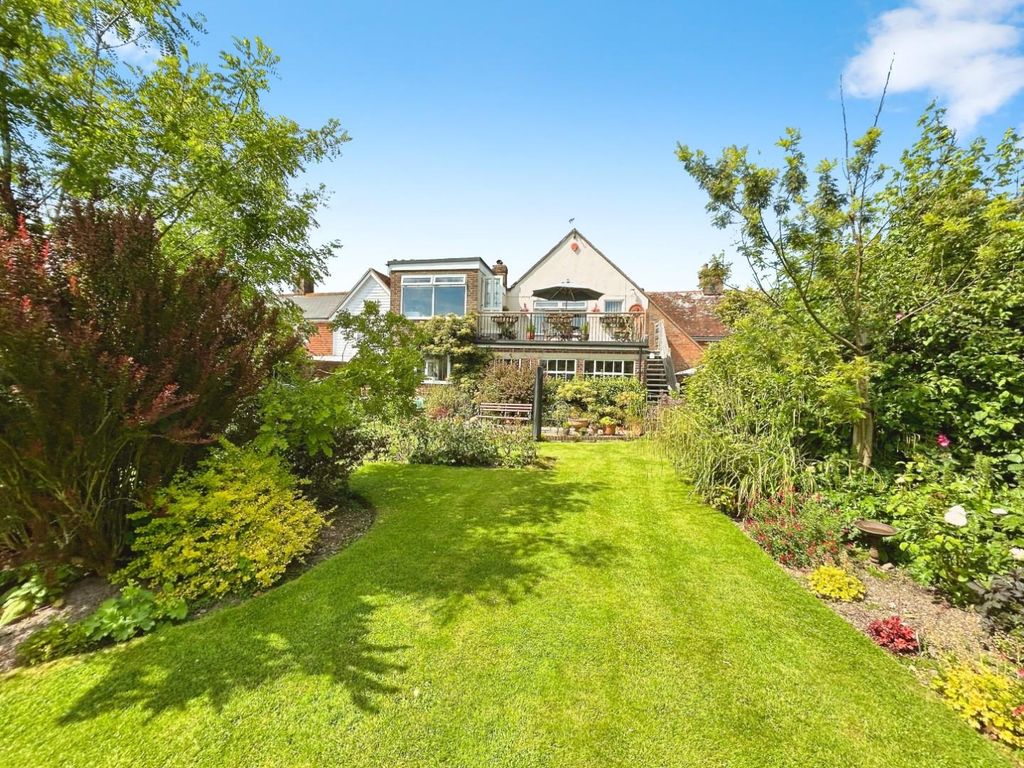 Property photo 2 of 26