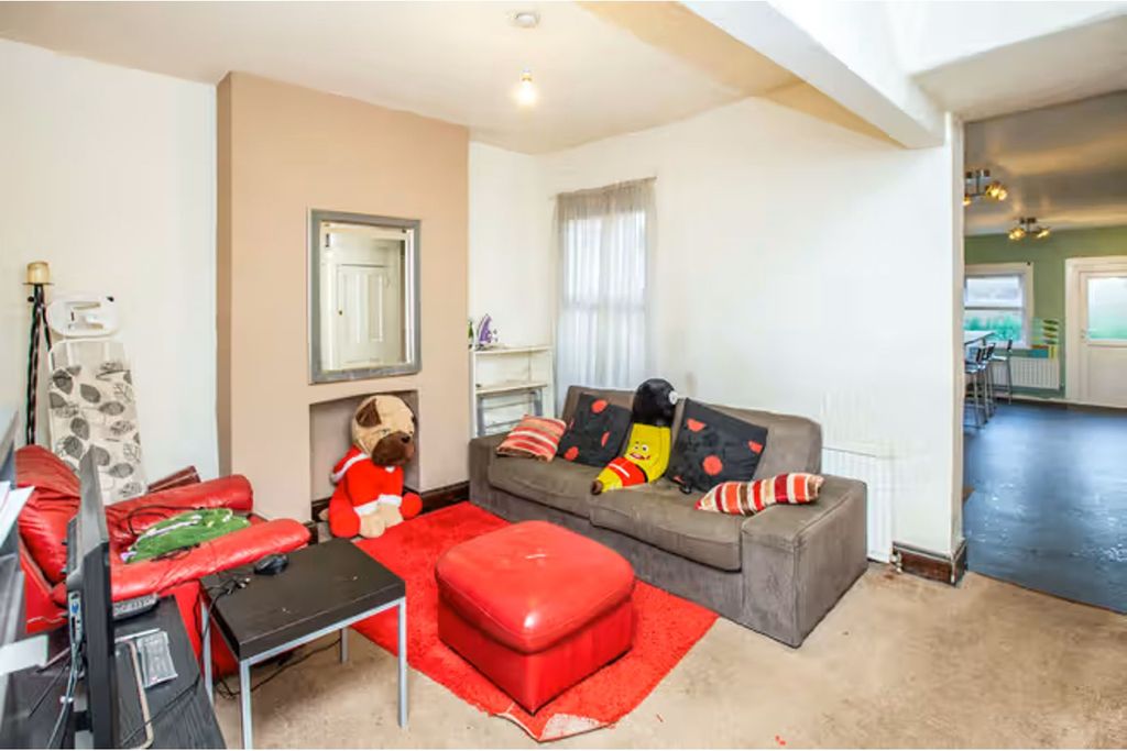 Property photo 2 of 14