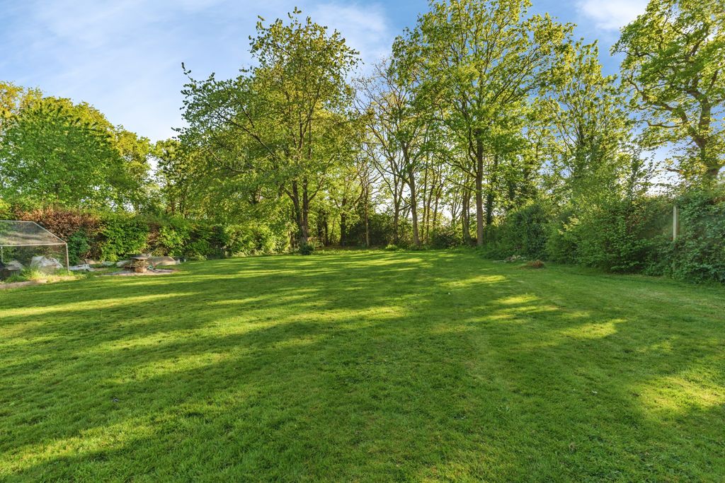 Property photo 2 of 18 Garden