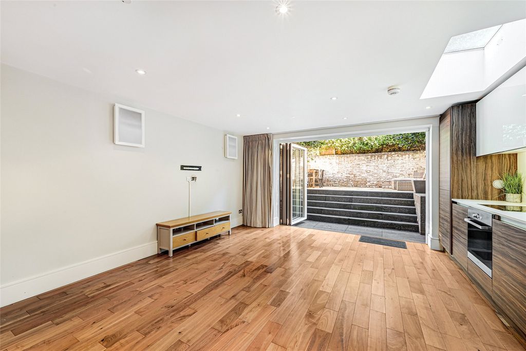 Property photo 2 of 14 Picture No. 13