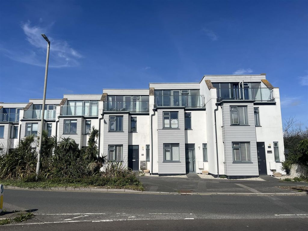 Property photo 1 of 14 3 Kingsley Mews