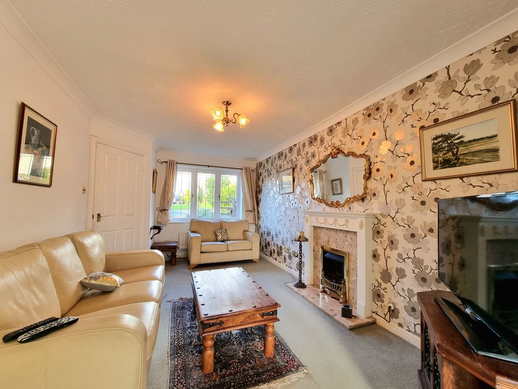 Property photo 2 of 21 Lounge