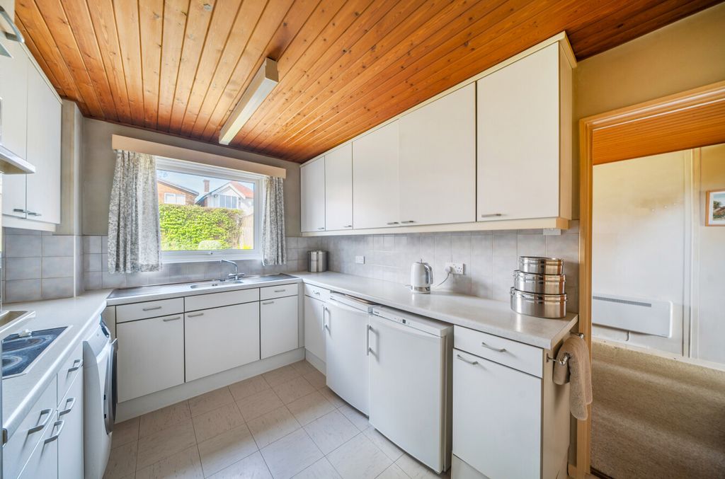 Property photo 3 of 14 1447827-9-69E8Fdd...