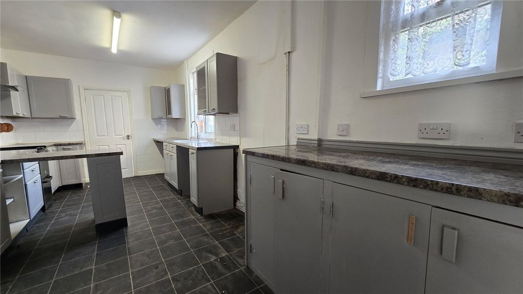 Property photo 3 of 21 Picture No. 10