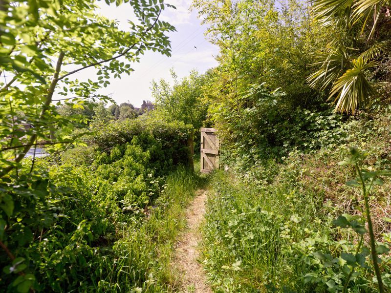 Property photo 3 of 8 Photo 7