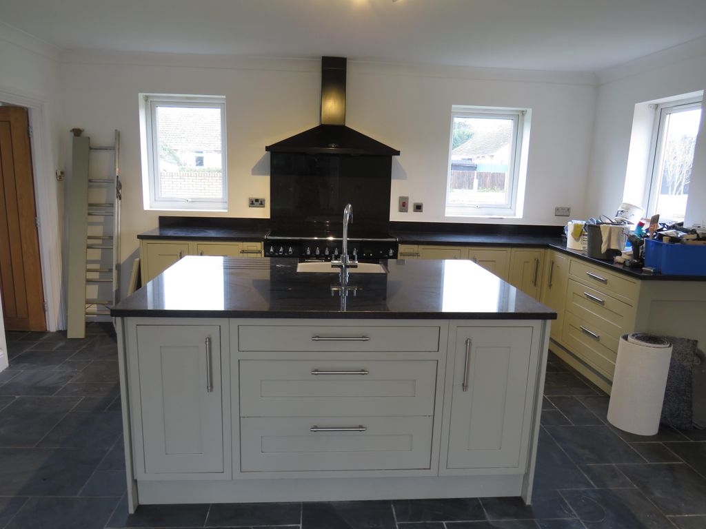 Property photo 2 of 14 Kitchen