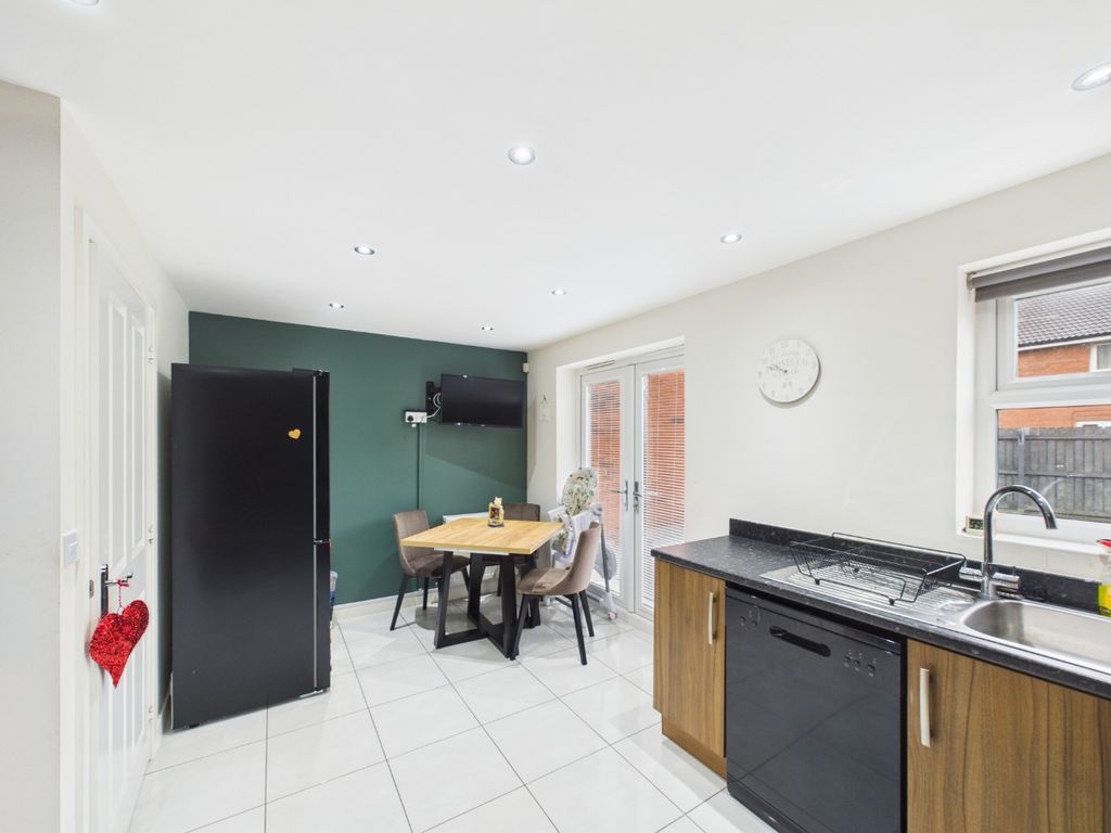 Property photo 3 of 13 4816428