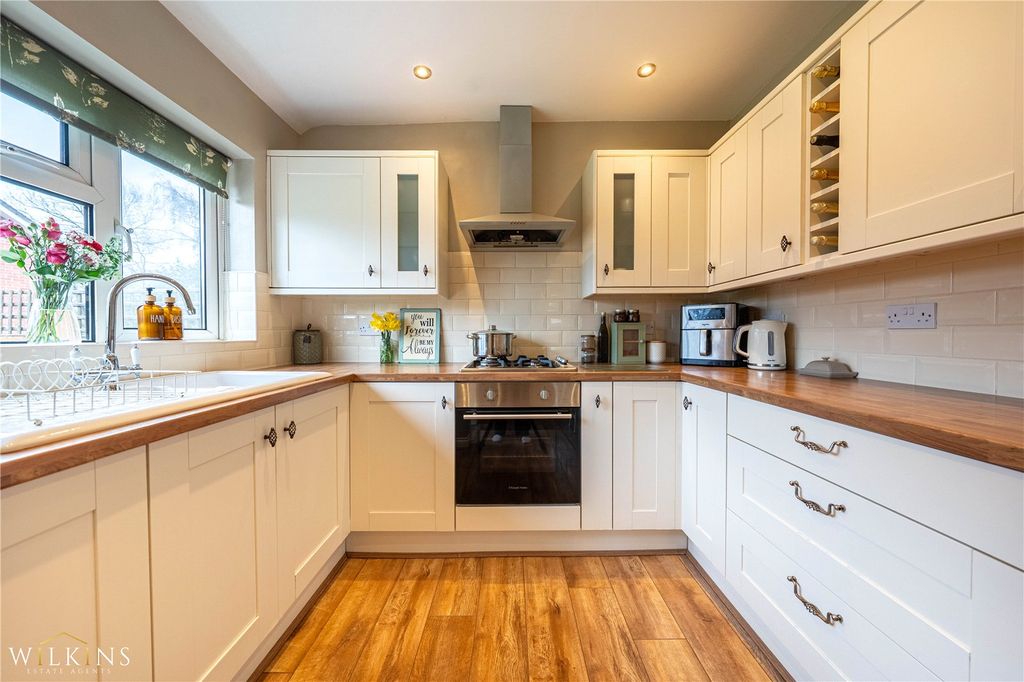 Property photo 3 of 36 Picture No. 17