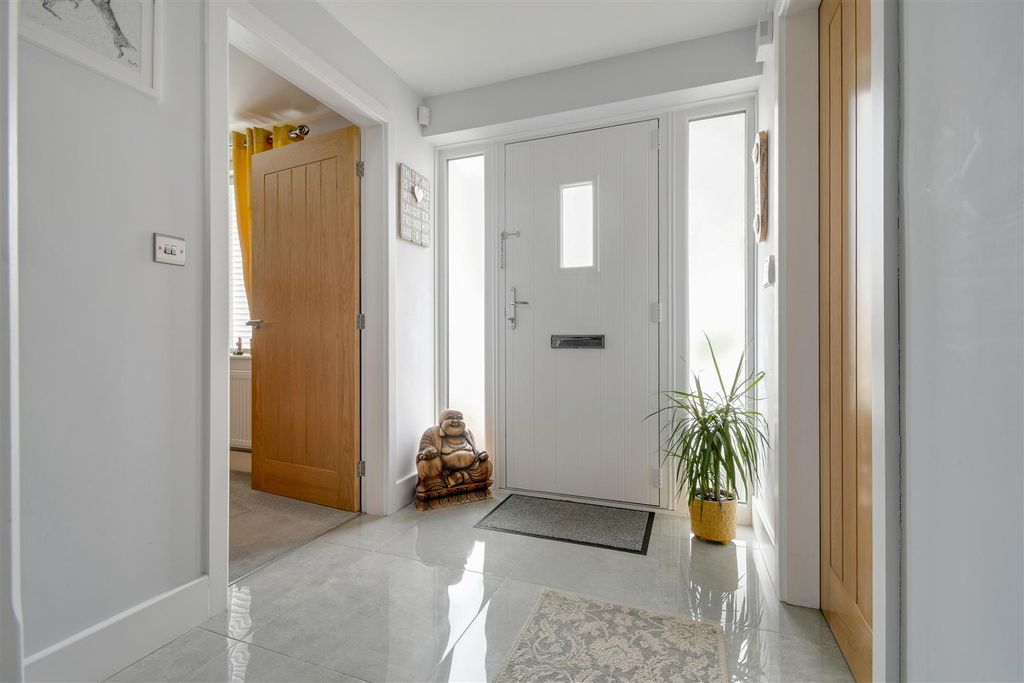 Property photo 3 of 38 Entrance