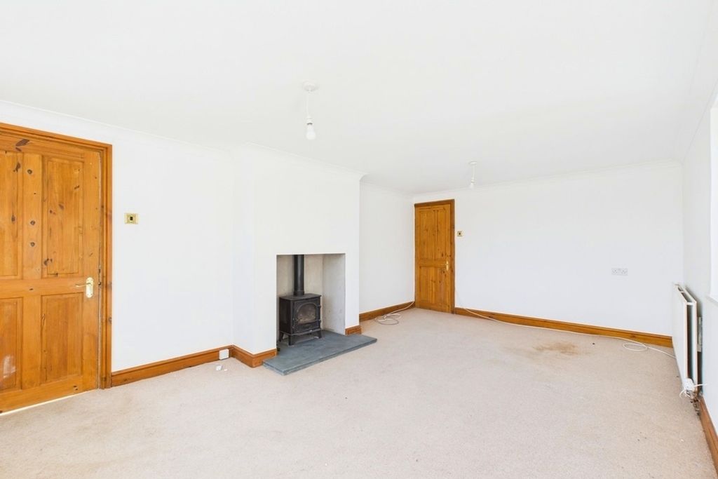 Property photo 3 of 17 Photo 8