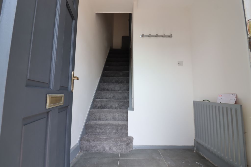 Property photo 1 of 12 1 Bedroom Flat To Rent In Bloomfield Avenue