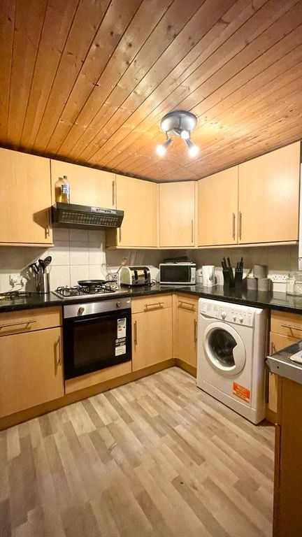 Property photo 3 of 14 6d37A50F-983A-4193-A429-34A34B11d18E