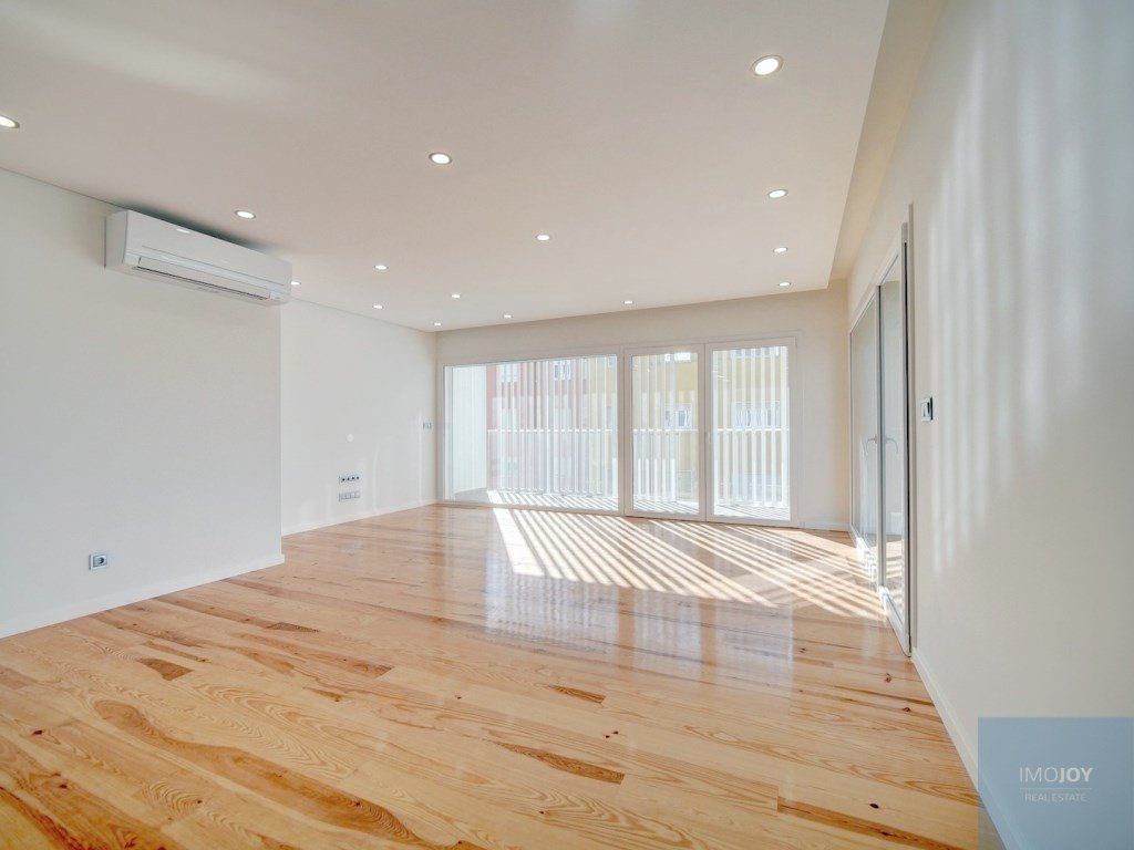 Property photo 2 of 41