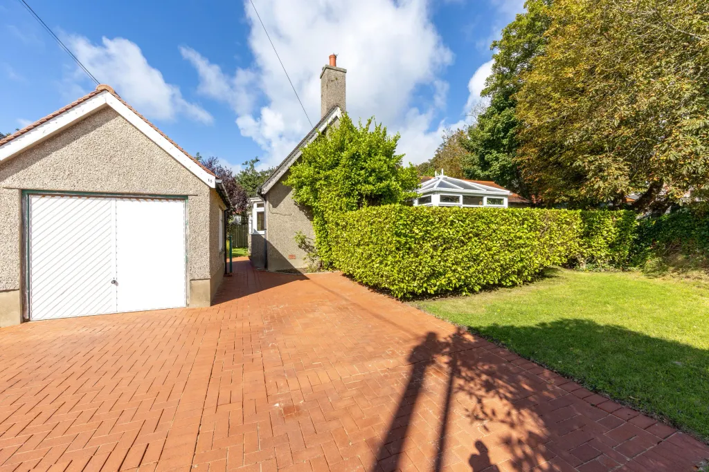 Property photo 2 of 31
