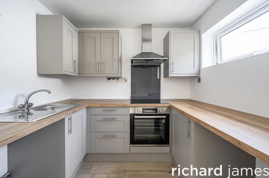 Property photo 1 of 12 Acf8Daa38d964d6598Bfc02d595Fda60