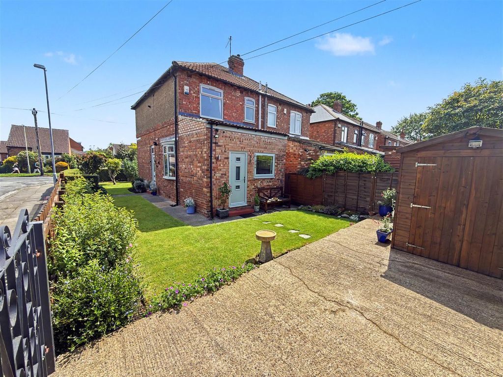 Property photo 3 of 17 Outside