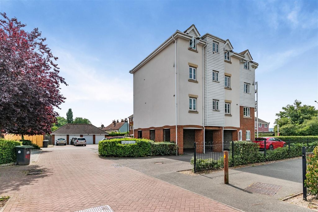 Property photo 1 of 12 8652911-Exterior05.Jpg