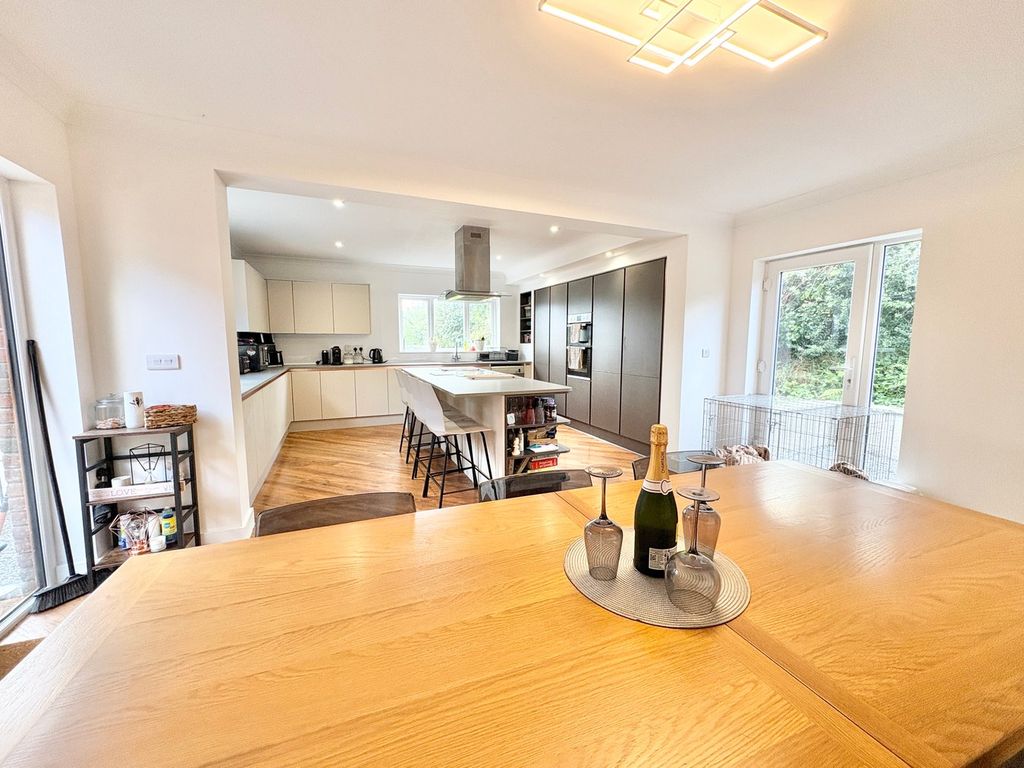 Property photo 2 of 31