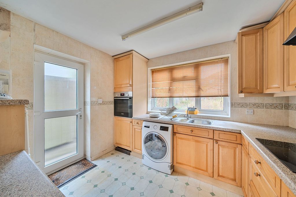 Property photo 3 of 18 Kitchen