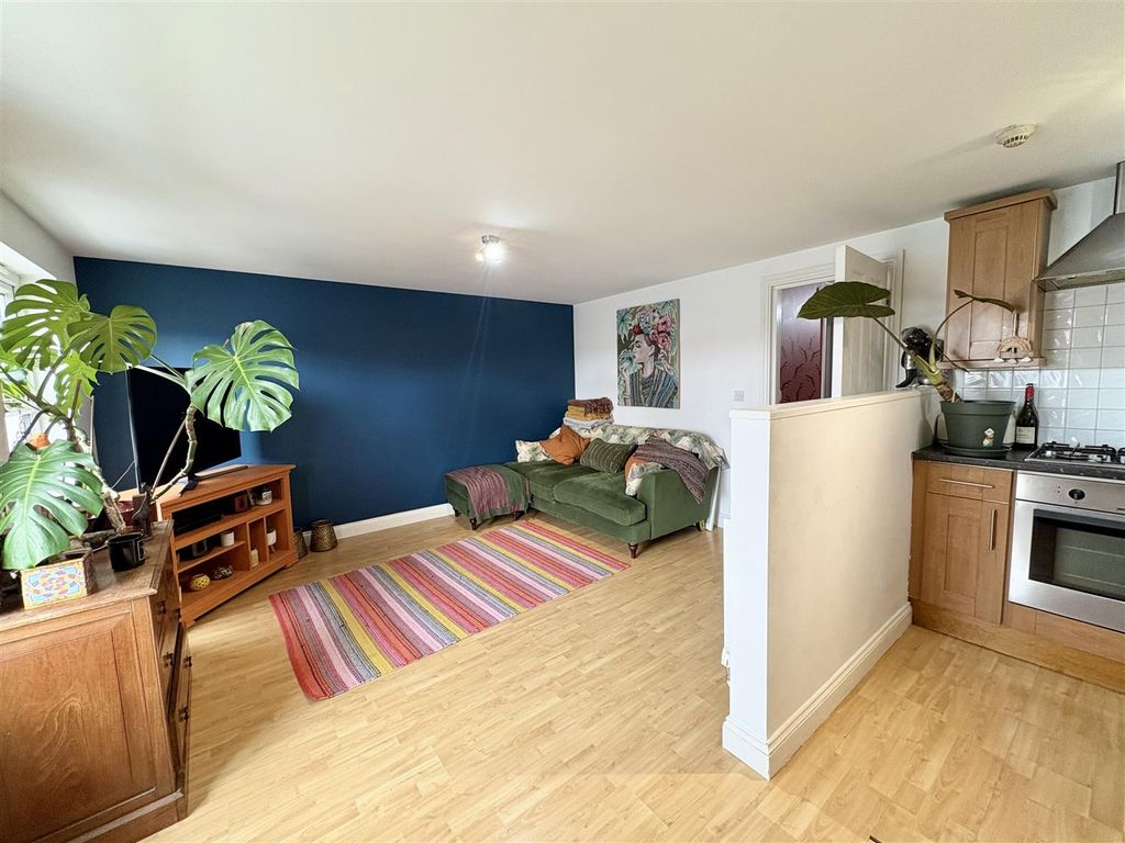 Property photo 2 of 8 Img_9884.Jpeg