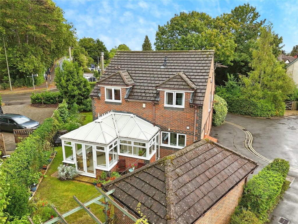 Property photo 2 of 34 Picture No. 30