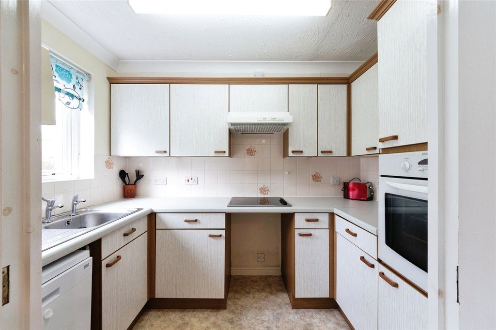 Property photo 3 of 14 Kitchen