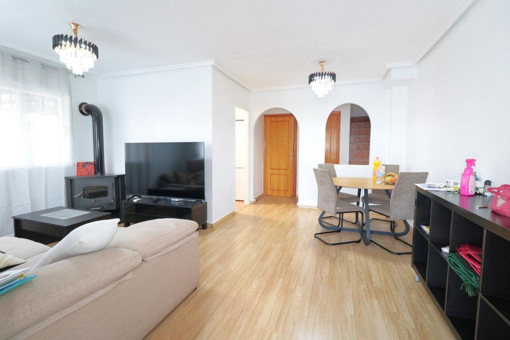 Property photo 2 of 32