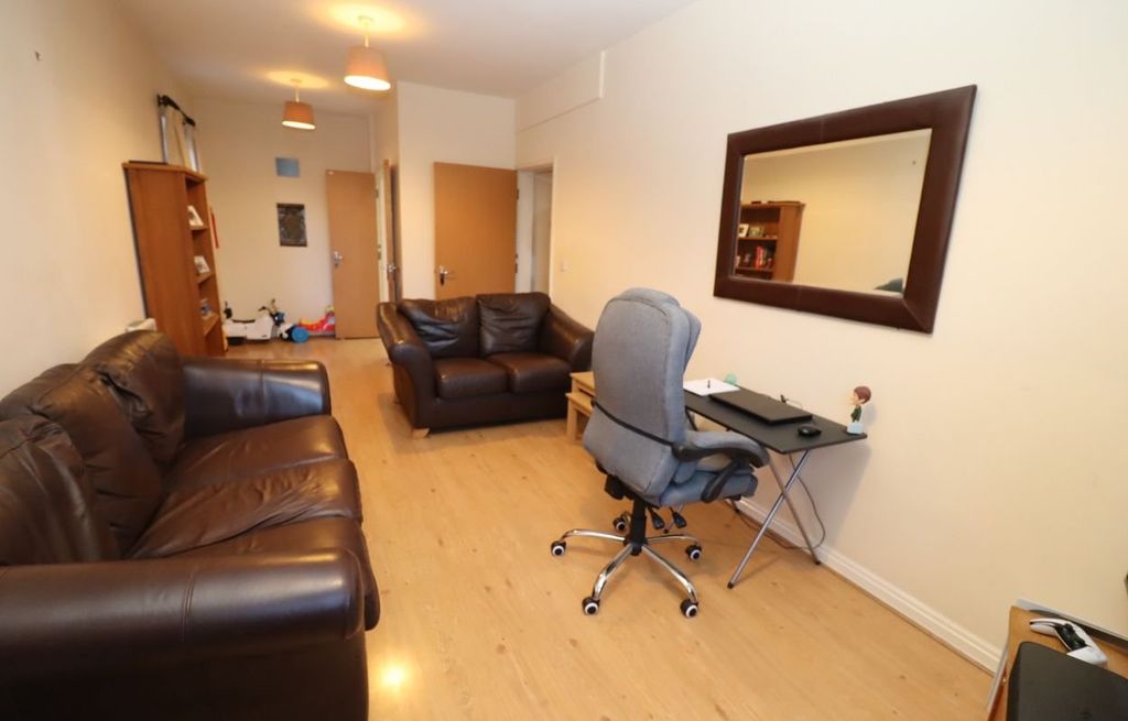 Property photo 2 of 8 Picture No. 04