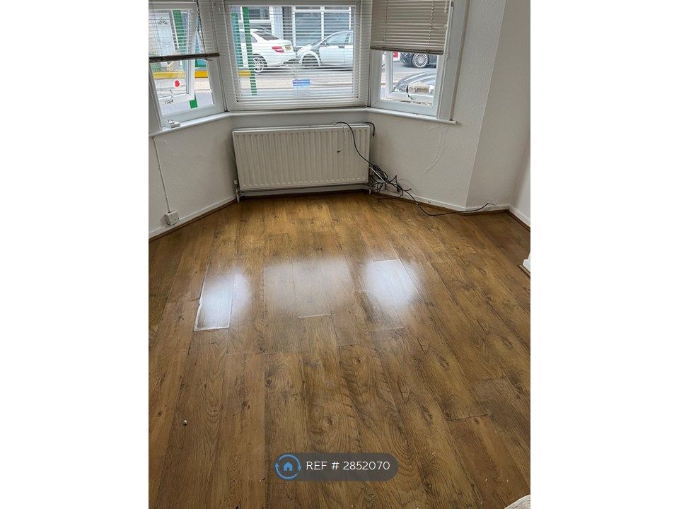 Property photo 1 of 7 Living Room