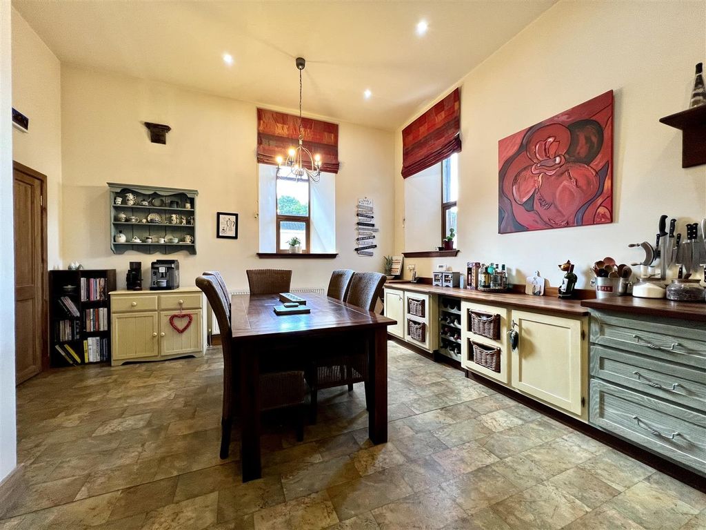 Property photo 3 of 47