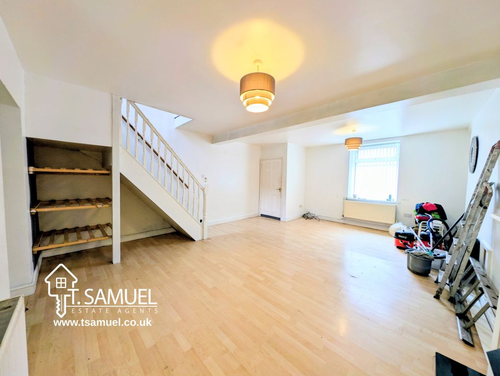 Property photo 3 of 20 Living Room