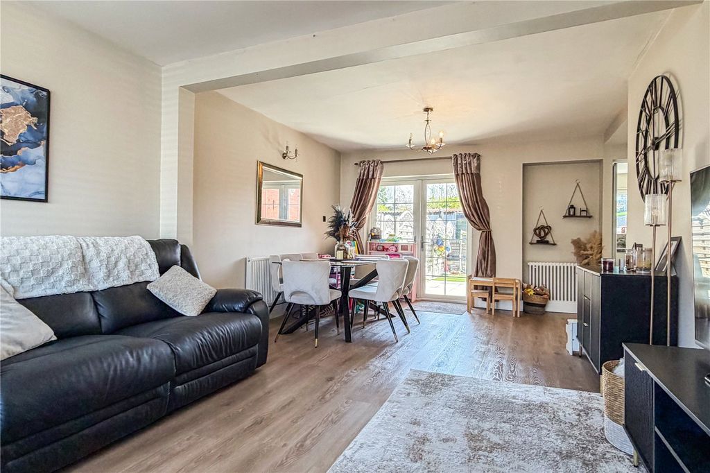 Property photo 2 of 22 Lounge