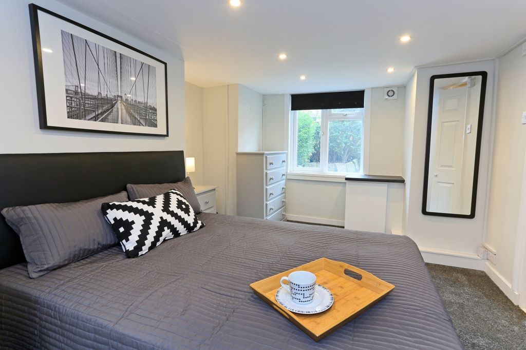 Property photo 2 of 17 A Modern Master Bedroom Featuring A Comfortable Do...