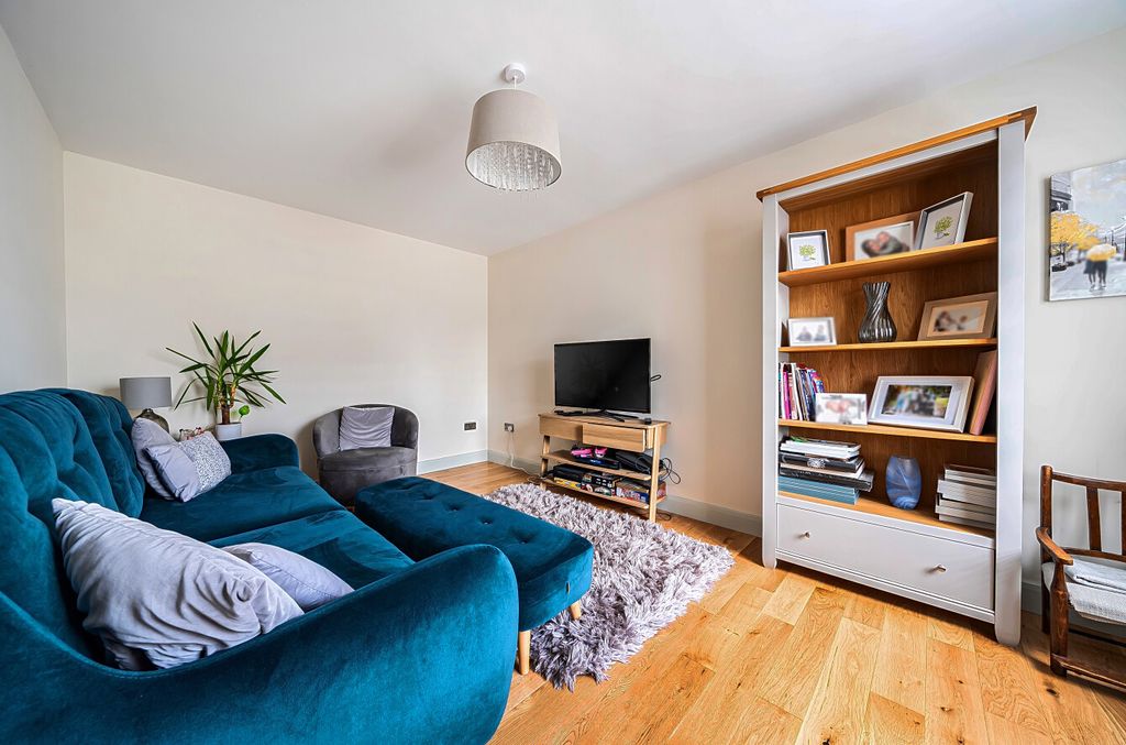 Property photo 2 of 25 1373635-20-690B6A...