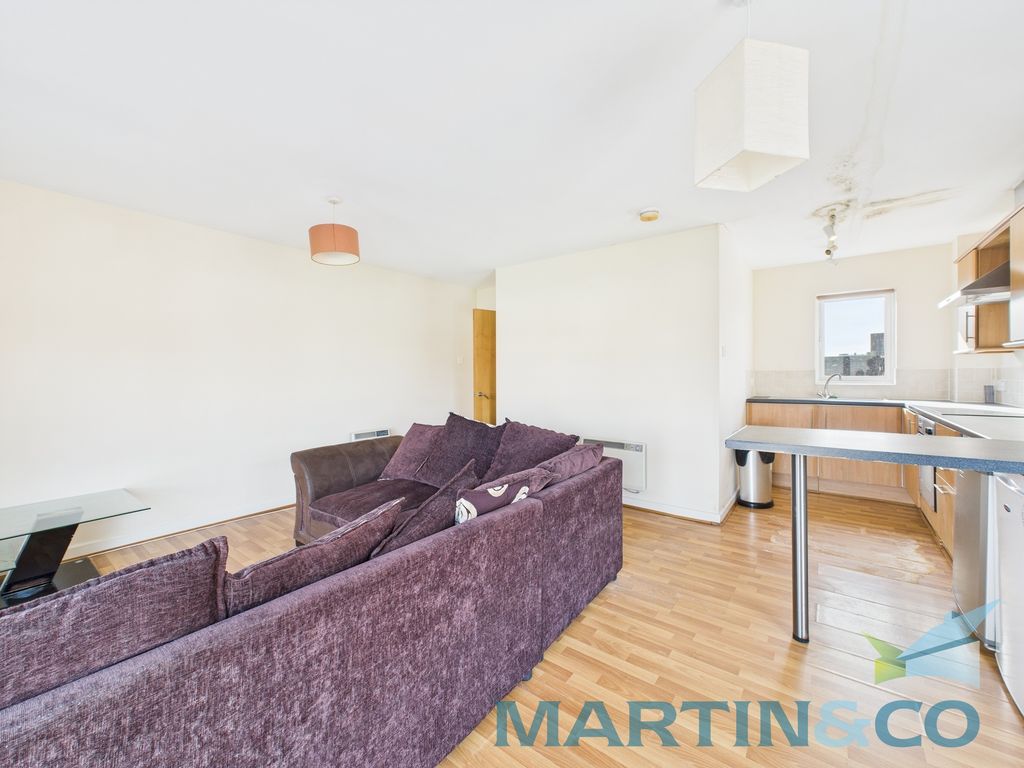 Property photo 3 of 14 Cam01870G0-Pr0158-Still014