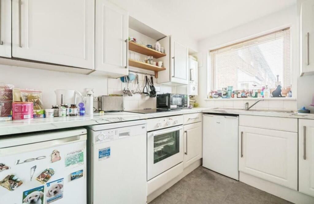 Property photo 2 of 9 Kitchen