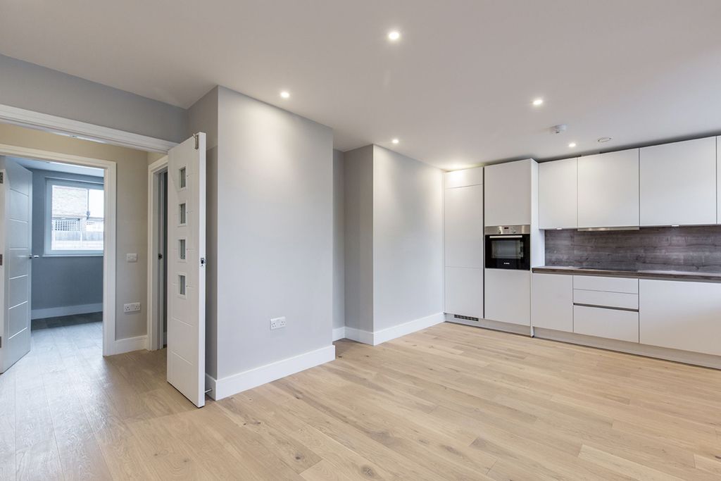 Property photo 3 of 7 Living_Room