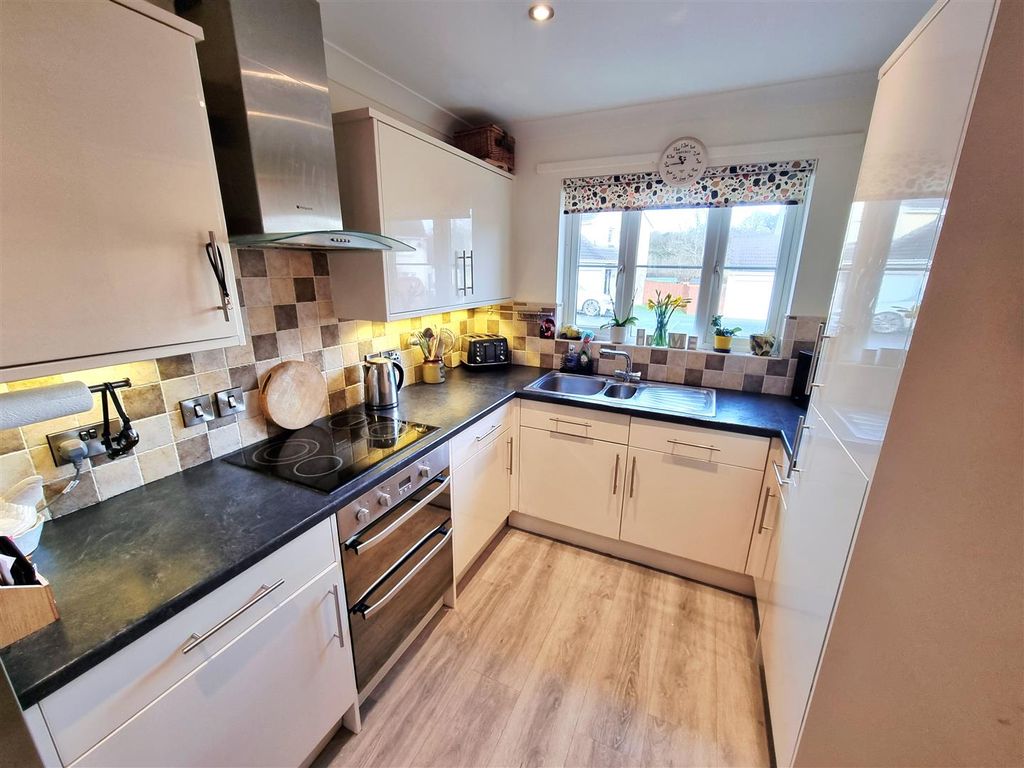 Property photo 3 of 14 Kitchen.Jpg