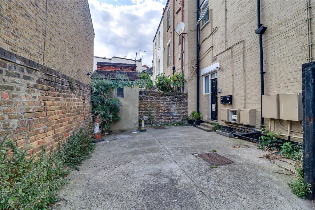 Property photo 2 of 3