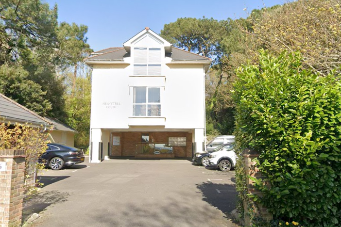 Property photo 1 of 7 External